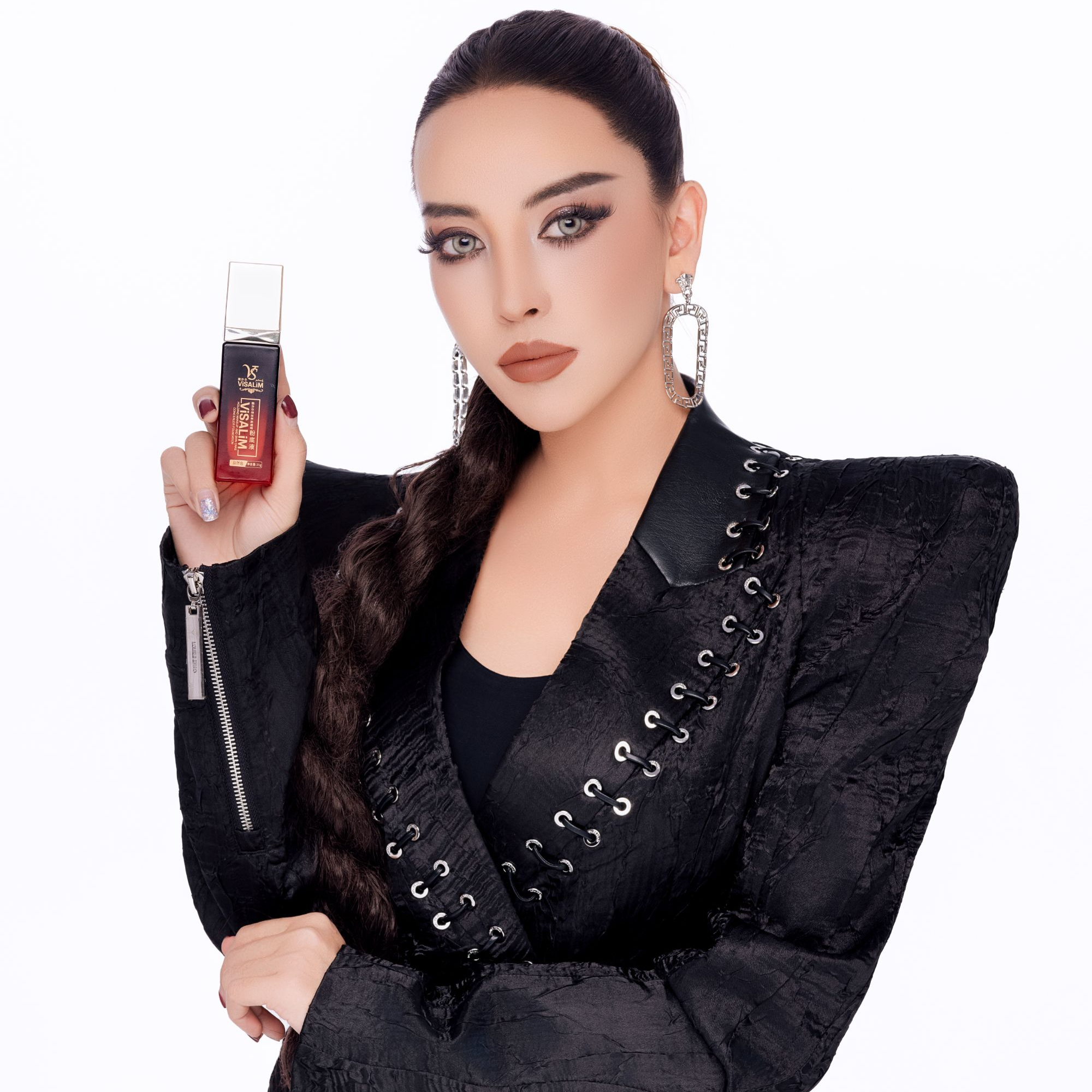 微沙尔养肤遮瑕粉底液