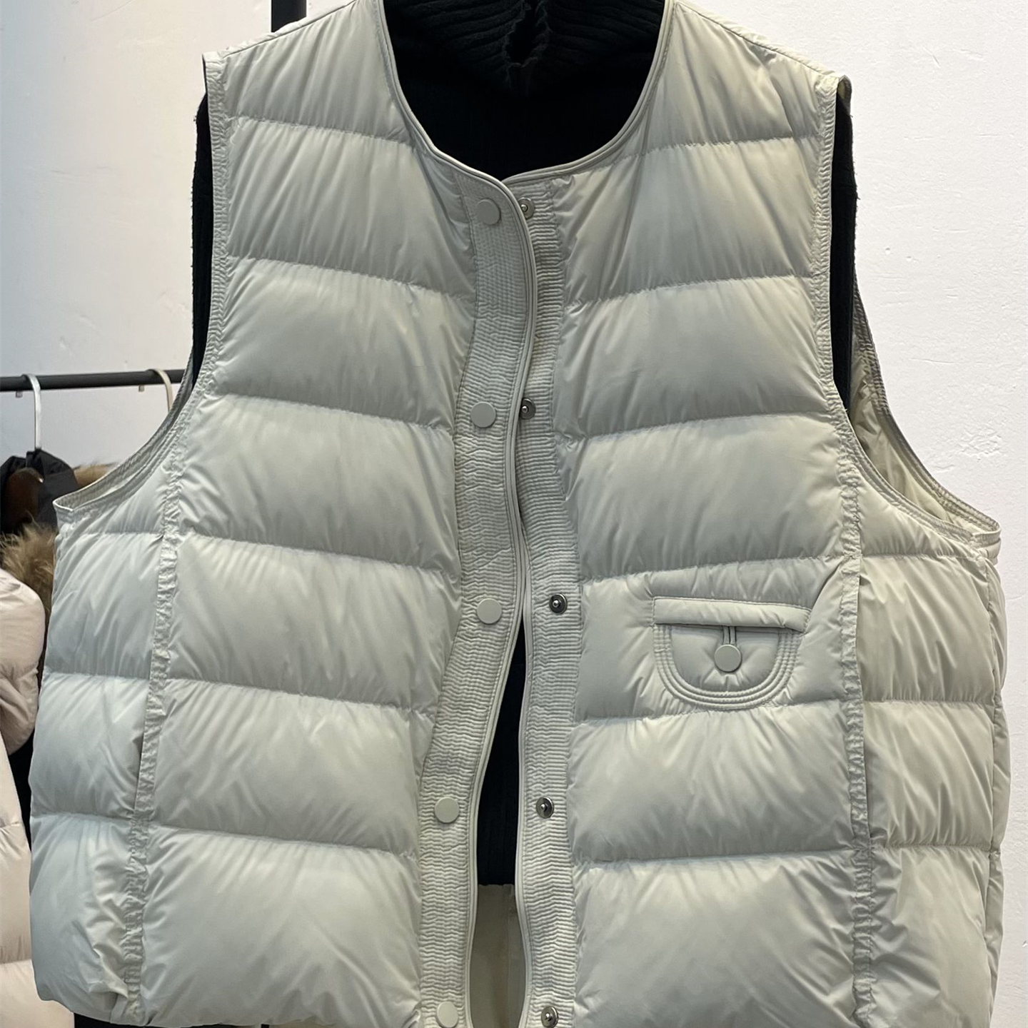 2025欧货轻薄羽绒马甲女秋冬新款小个子简约坎肩白鸭绒圆领外套