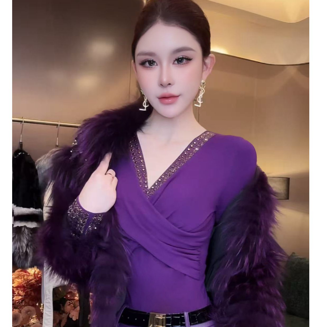 SS姗姗 秋冬新款时尚V领带钻褶皱交叉设计打底T恤 51170500-410