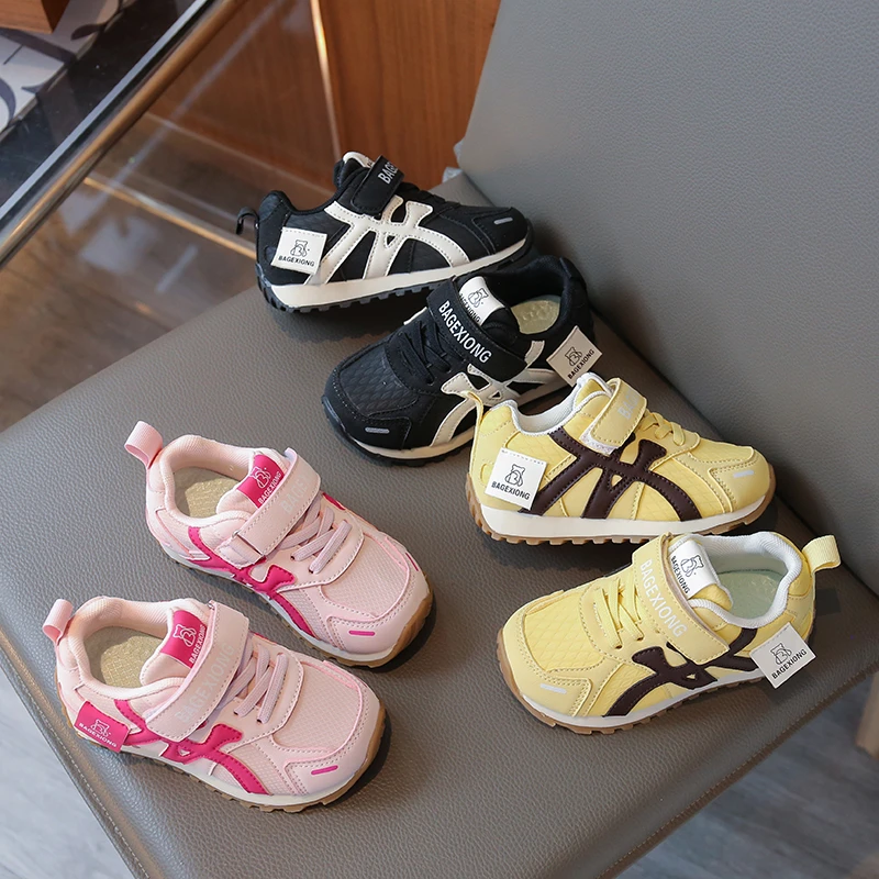 儿童跑步鞋女童男童运动鞋2025秋冬皮面运动软底儿童中大童阿甘鞋