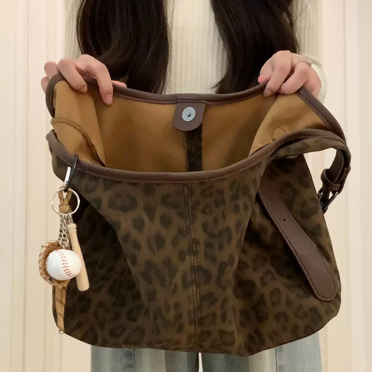 韩系慵懒风大容量豹纹斜挎托特包2025秋冬新款复古通勤百搭单肩包