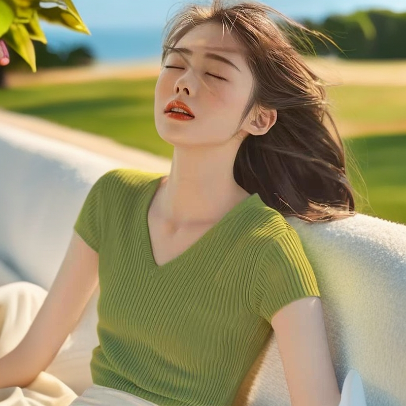 2025夏季新款针织短款v领上衣蓝色正肩冰丝短袖t恤女