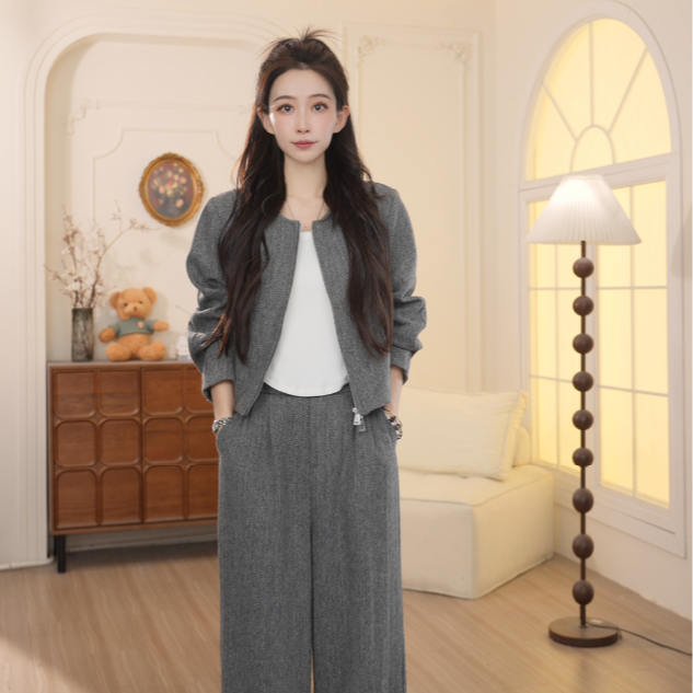 Basic House/百家好2025秋季新款时尚气质百搭圆领套装女DQ904