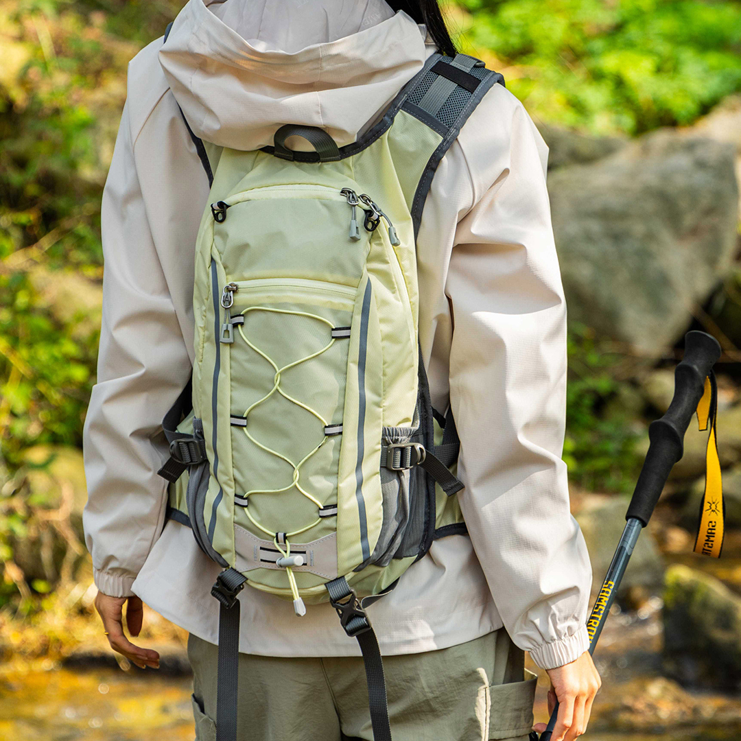 户外徒步登山包新款男通勤越野骑行防水外出旅游轻量化双肩背包女