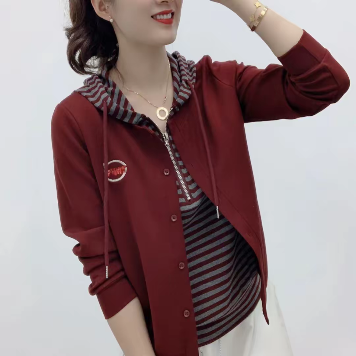 秋季新款时尚洋气长袖卫衣显瘦减龄设计感拼接假两件连帽条纹上衣