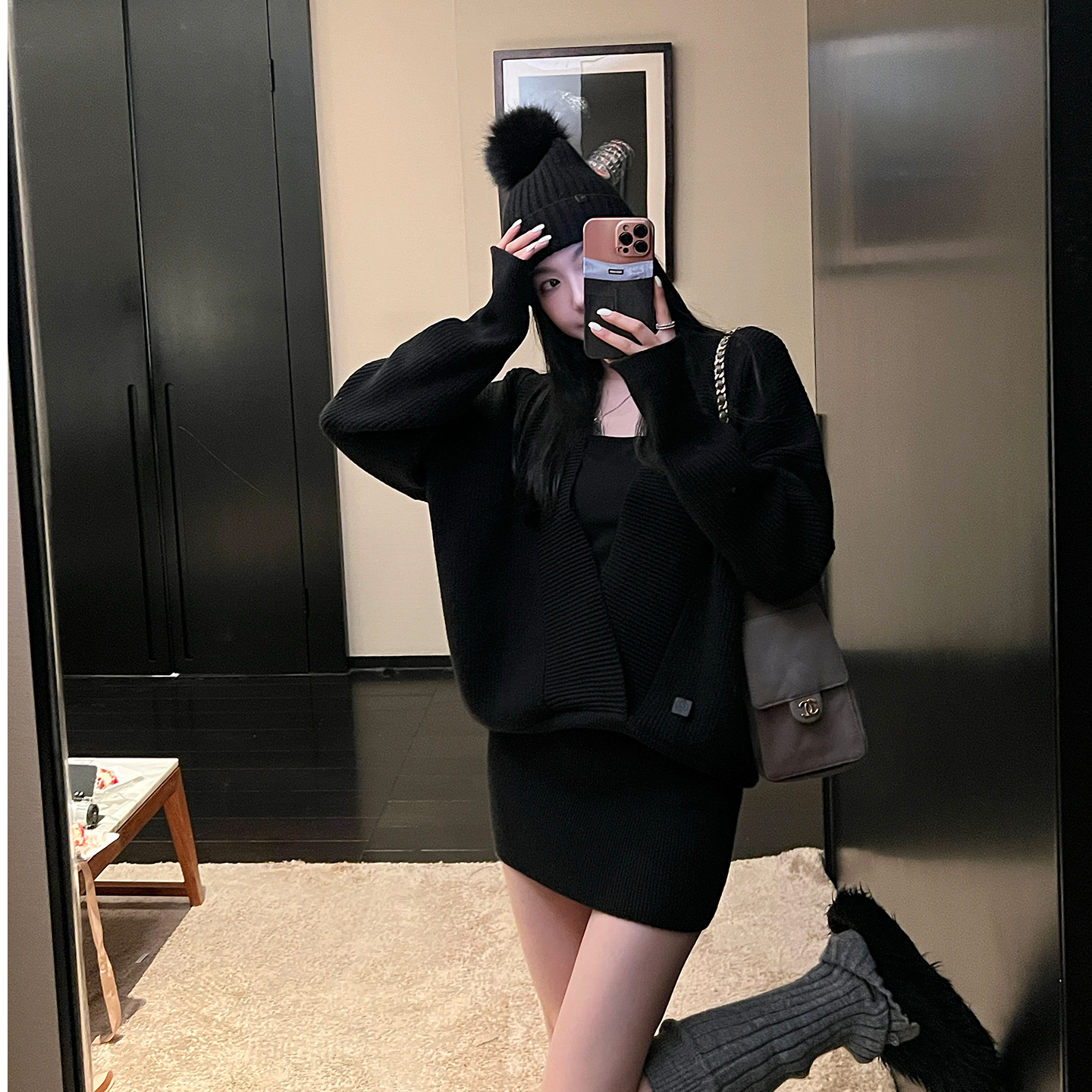 区区欧阳"古早氛围"松弛辣妹!元宝针进口织片深V领修身针织连衣裙