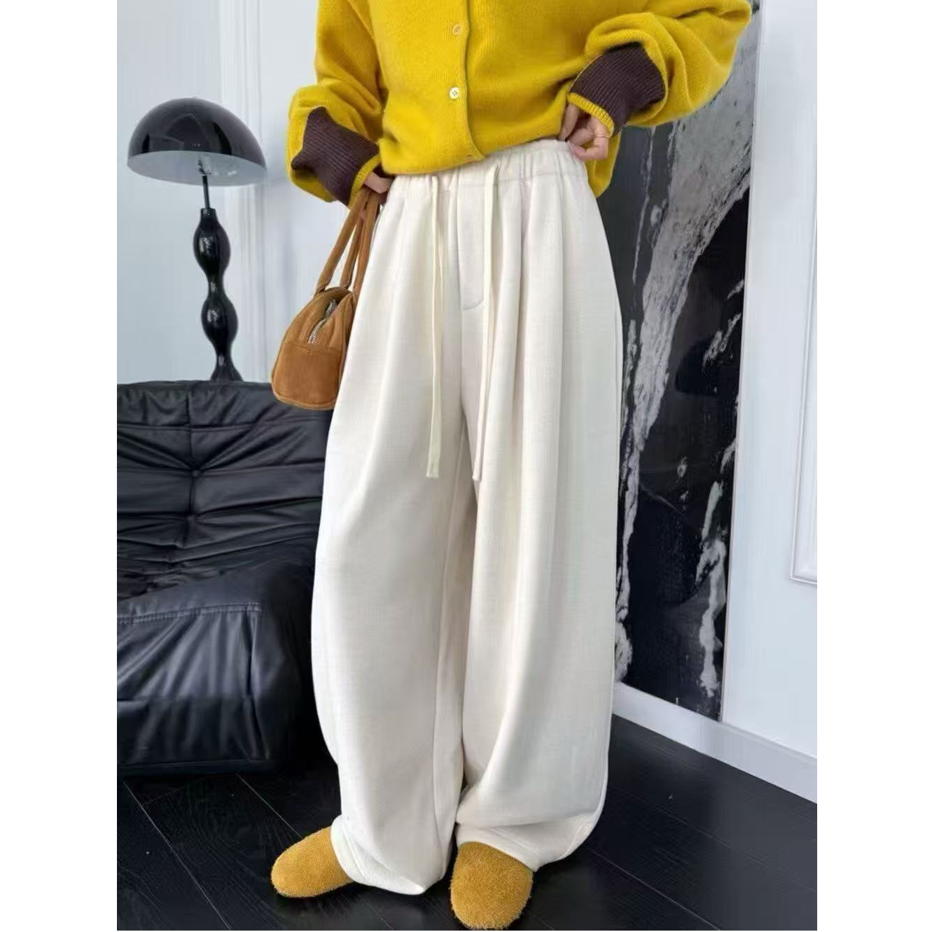 2025秋冬季好质量高档软糯白色直筒裤女加绒抽绳阔腿裤休闲弯刀裤