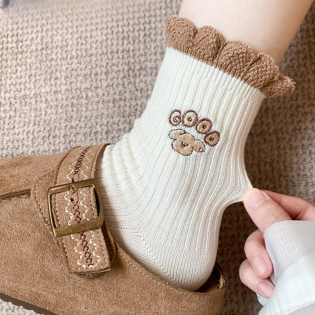 袜子女款棉袜中筒袜秋冬季女生棉袜日系花边可爱秋款刺绣长袜潮WH