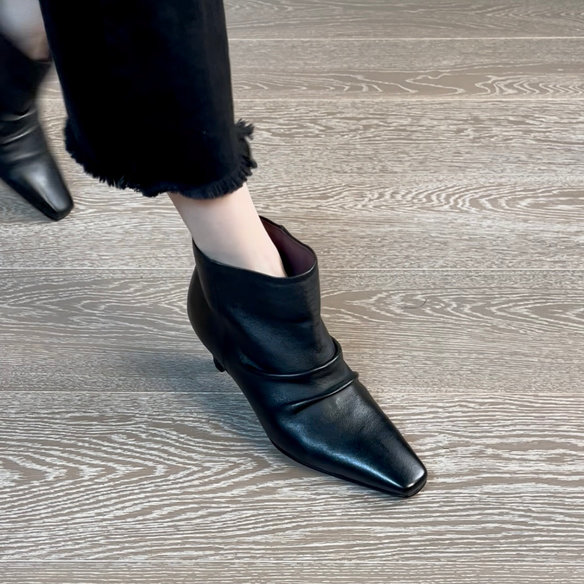 5.5CM头层牛皮短靴透气防水欧美风套筒复古港风法式方头瘦瘦靴