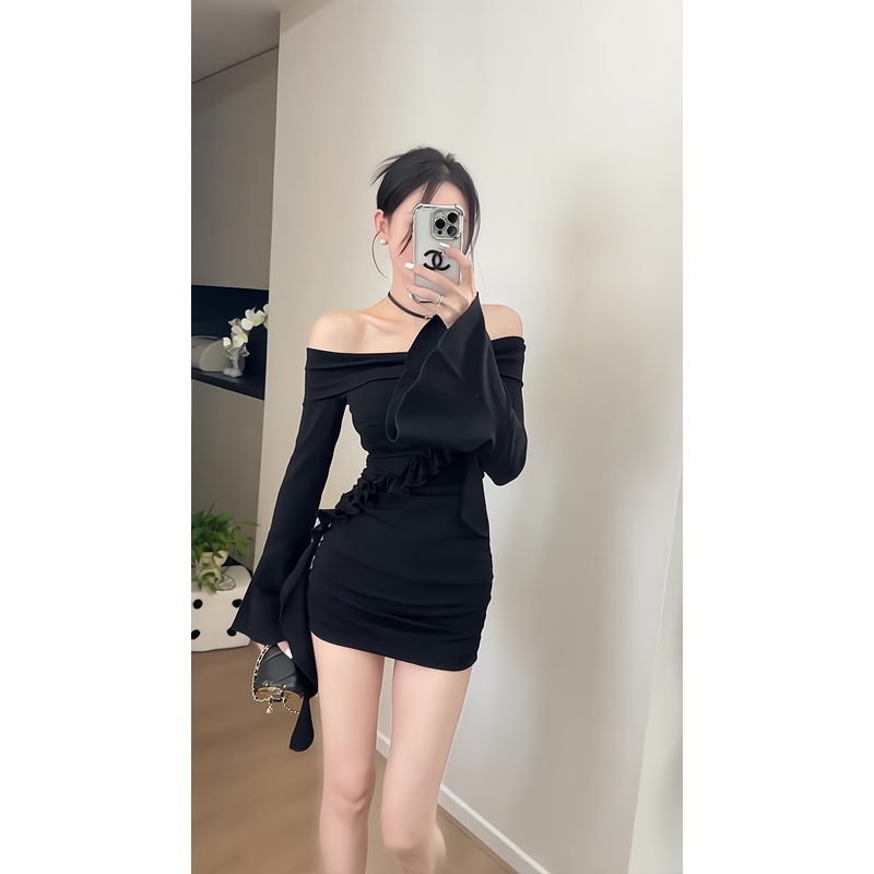 辣妹一字肩侧飘喇叭袖连衣裙女纯欲性感御姐气质修身显瘦包臀短裙