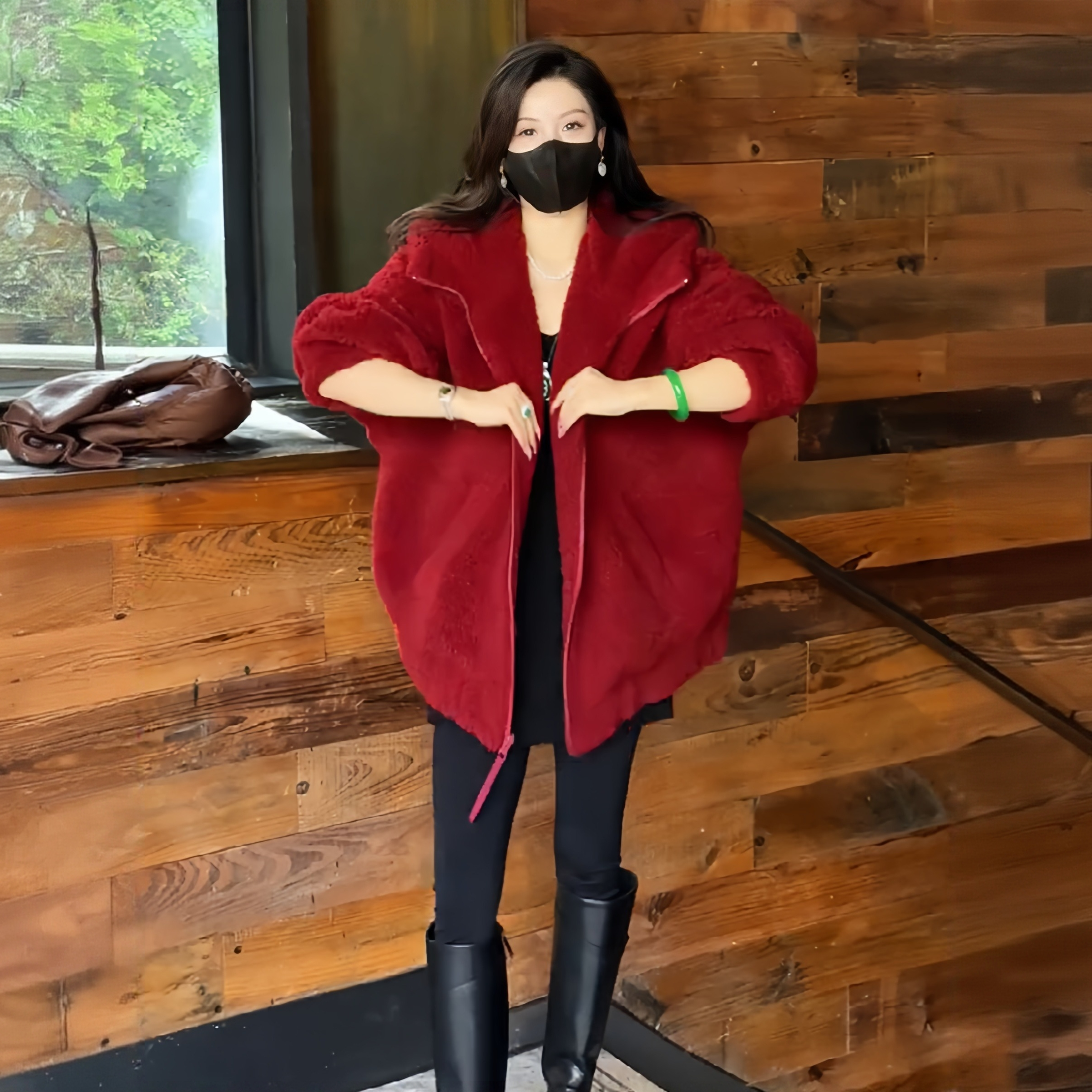 慵懒风红色羊羔毛外套女2025冬季新款宽松连帽高级感减龄毛绒上衣