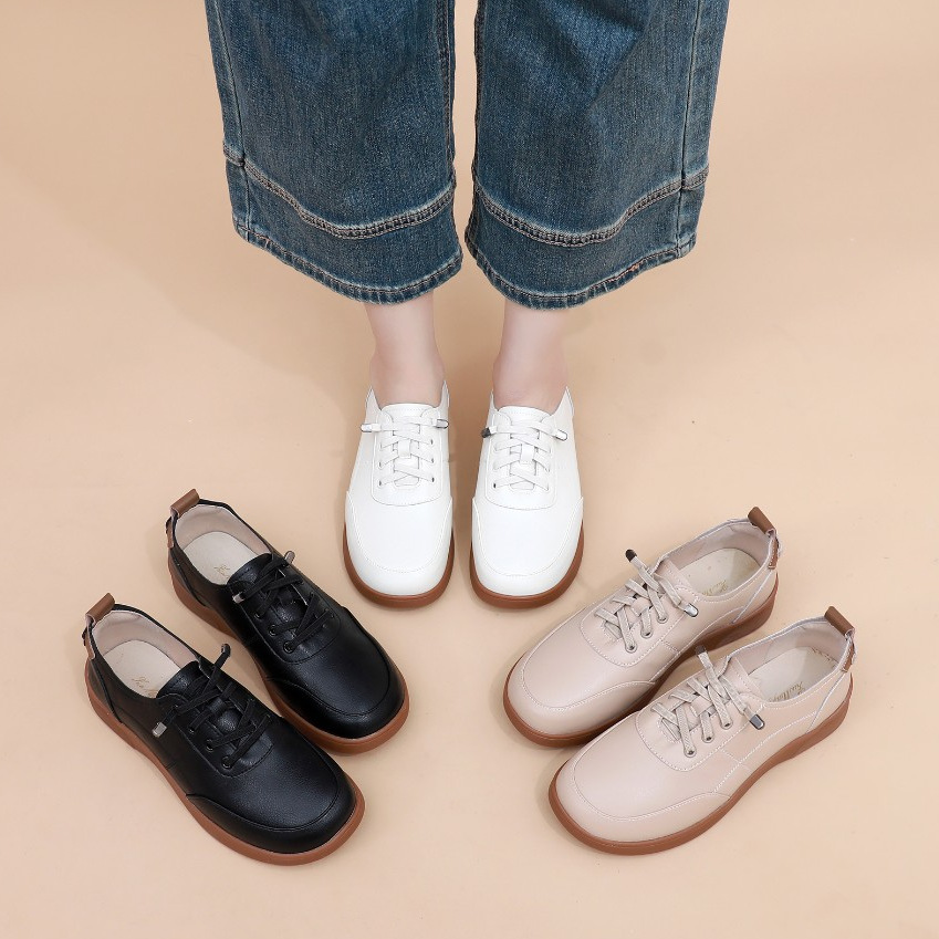 中老年妈妈鞋真皮小白鞋2025秋季新款软底轻便防滑白色单鞋百搭款
