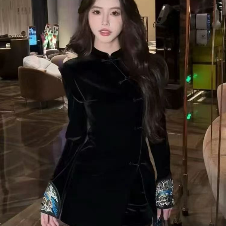 2025时尚气质复古国风大码盘扣丝绒旗袍裙+短裤两件套459618