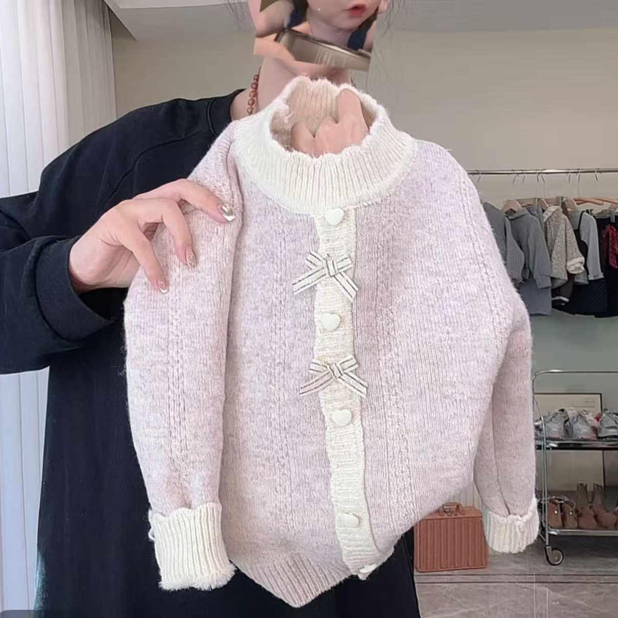 【现货】女童针织衫2026新款加绒加厚跨年甜美厚款春节小香风毛衣