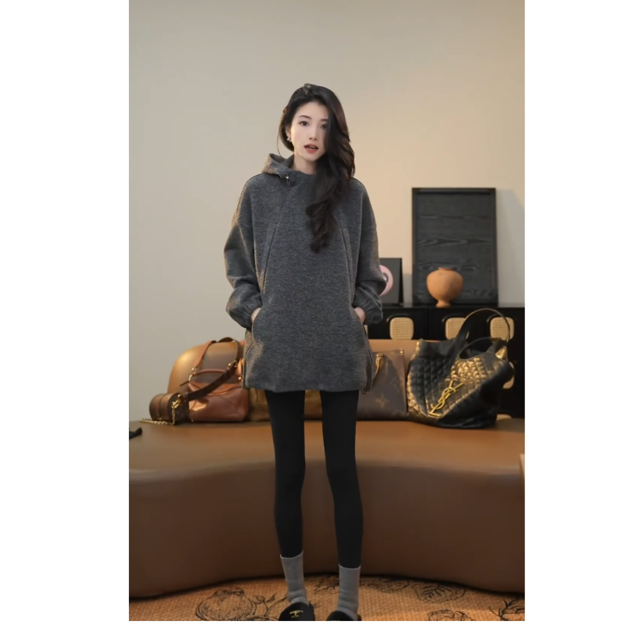 小乖逃时尚深灰色卫衣连帽领口猪鼻扣毛绒感保暖宽松秋冬S25735