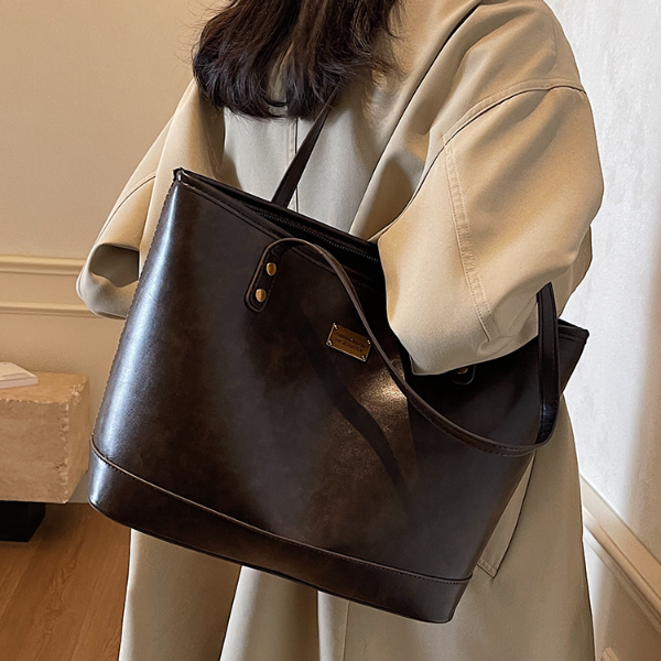 复古包包女大容量2025新款秋冬上班专用单肩包流行百搭通勤托特包