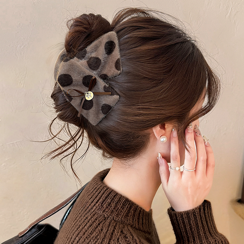 毛绒波点三角抓夹大号鲨鱼夹女2025新款盘发夹秋冬蝴蝶结韩系发饰