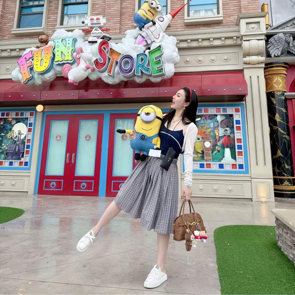 PM王囡囡 藏蓝色细肩带撞色边修身吊带背心(无胸垫） ND1C1328