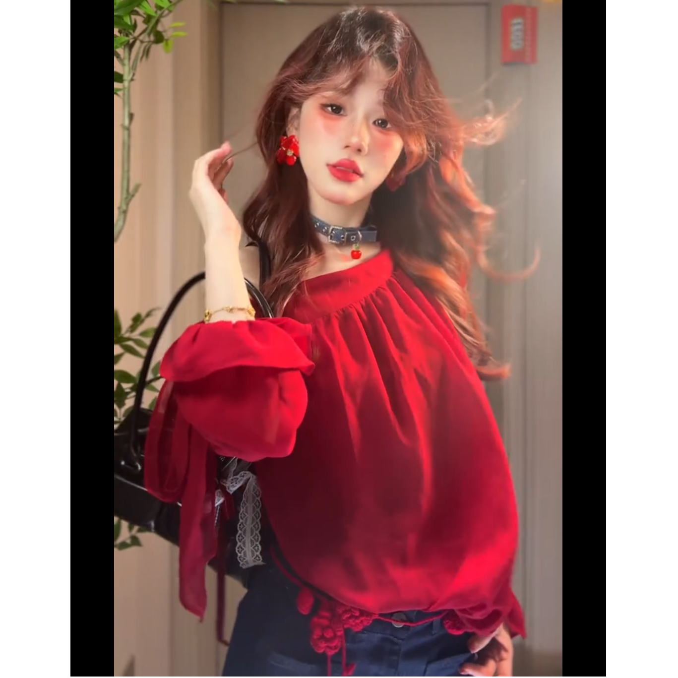 秋季流行多巴胺绝美漂亮上衣气质高级感御姐风情万种红色露肩衬衫