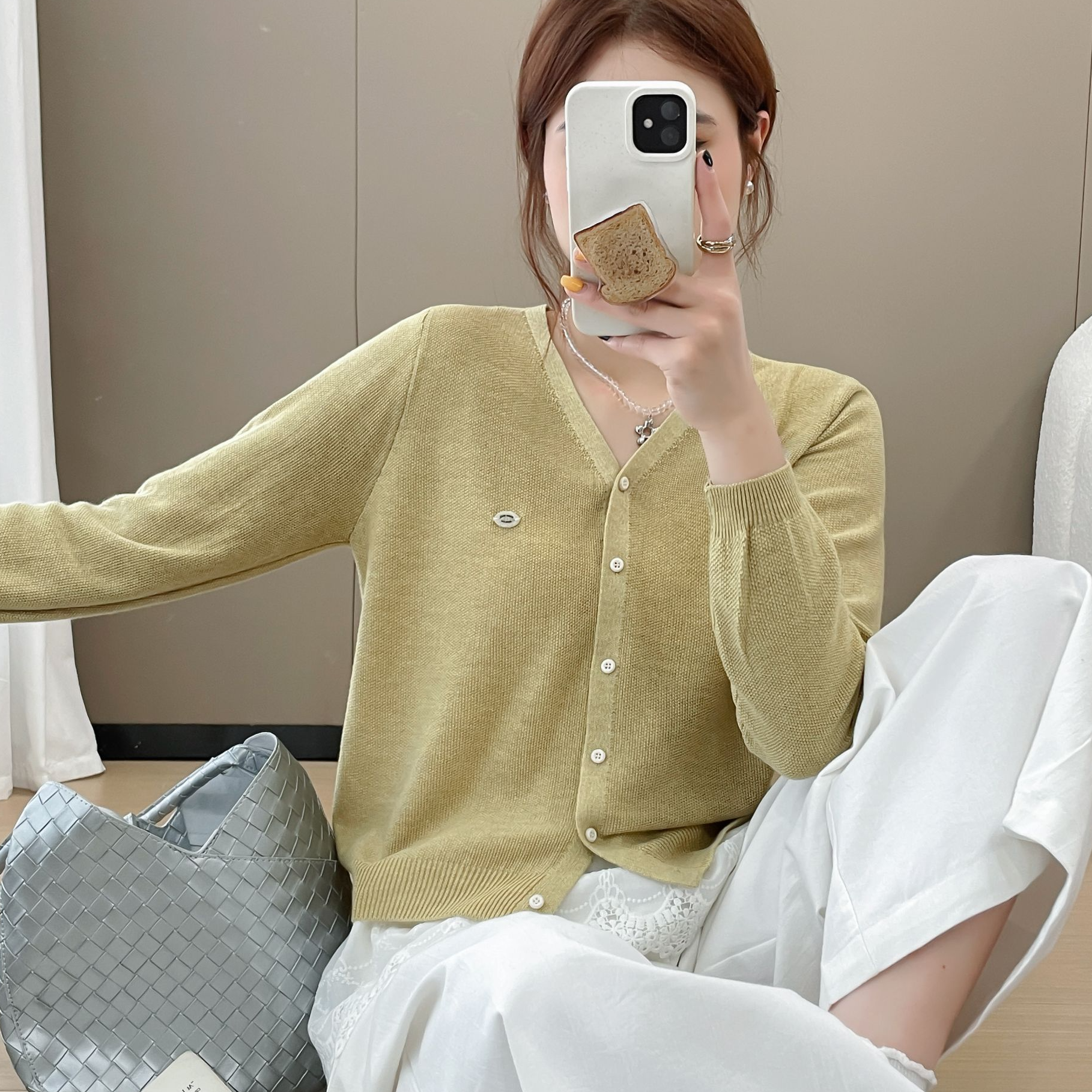 2025秋冬新款韩系宽松羊毛针织开衫圆领设计感软糯慵懒风气质毛衣