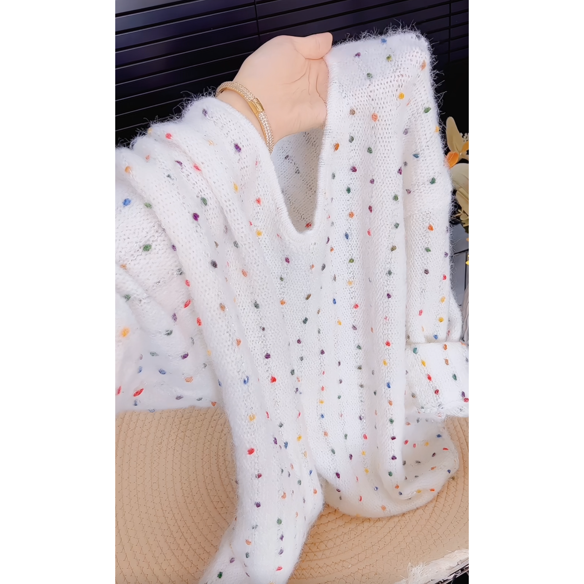 高级感彩色点点套头V领毛衣女秋冬宽松慵懒风软糯针织衫上衣