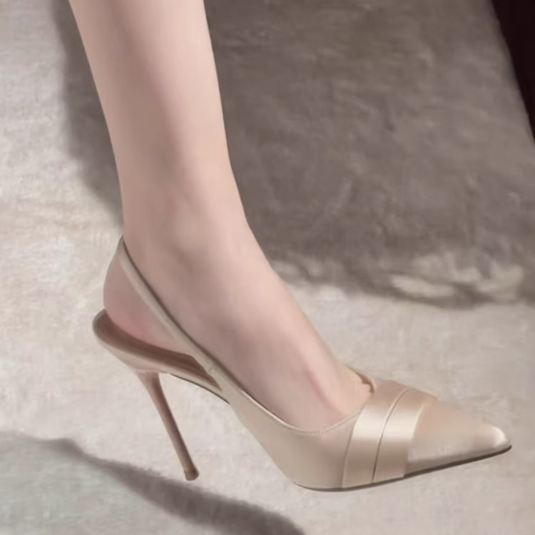 2025新款包头浅口绸缎香槟色一字扣带凉鞋女绝美尖头细跟高跟鞋女