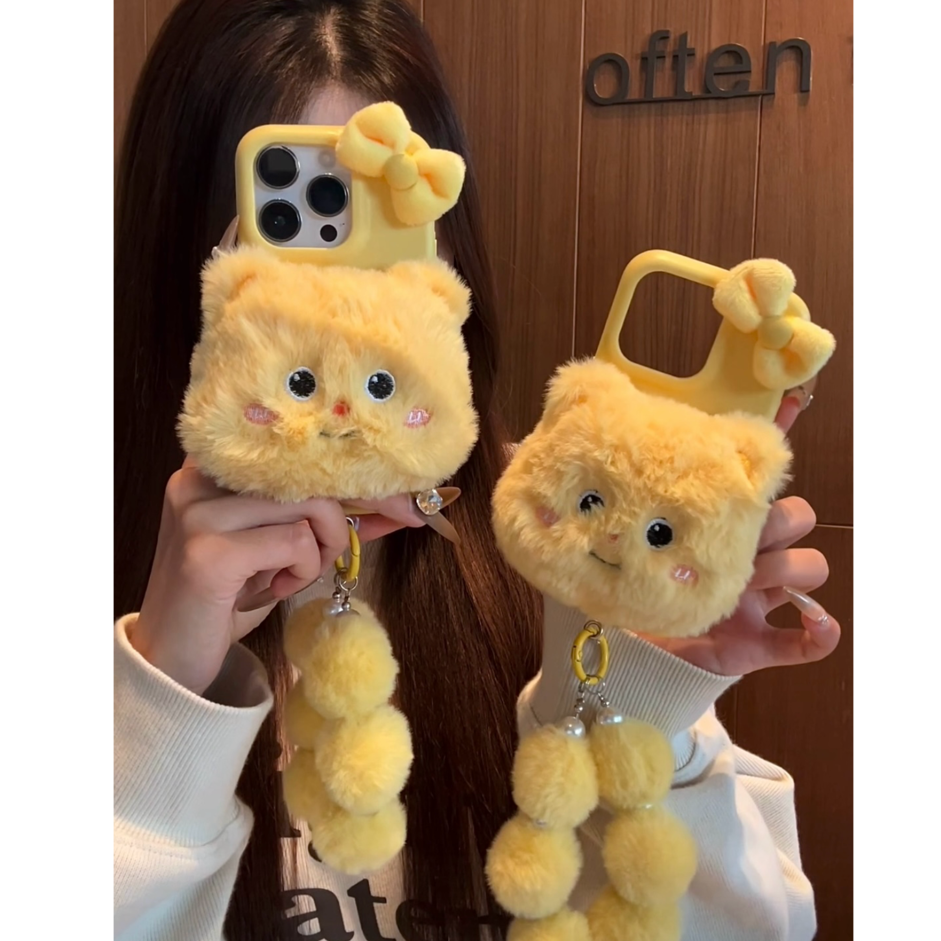 毛绒黄油小熊适用苹果16promax手机壳iPhone13爆款15/14挂绳12/11