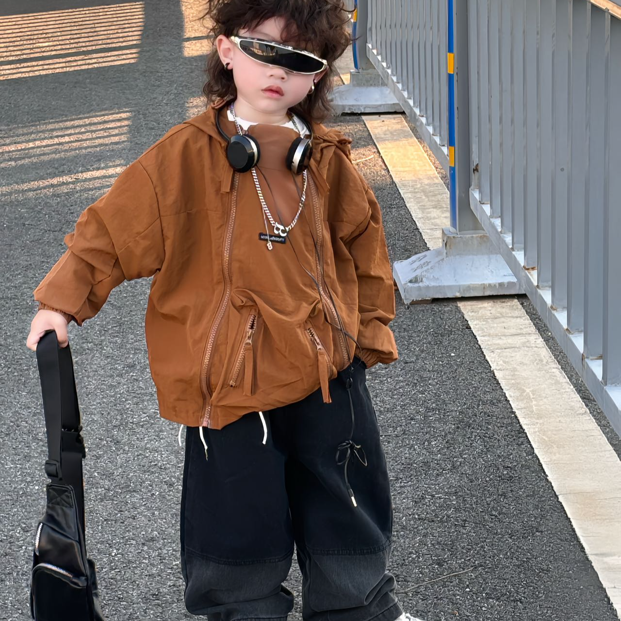 男童炸街冲锋衣外套春秋款儿童韩版洋气连帽拉链风衣牛仔裤两件套