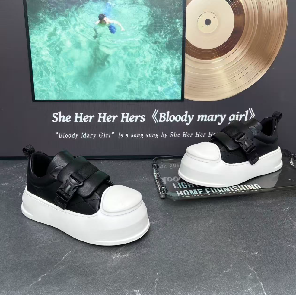 秋季时尚百搭轻便懒人鞋一脚蹬2025年新款个性运动增高厚底板鞋