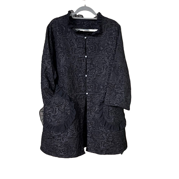 【佳佳】187时尚休闲女士原创复古圆领木耳边贵妇气质长款风衣