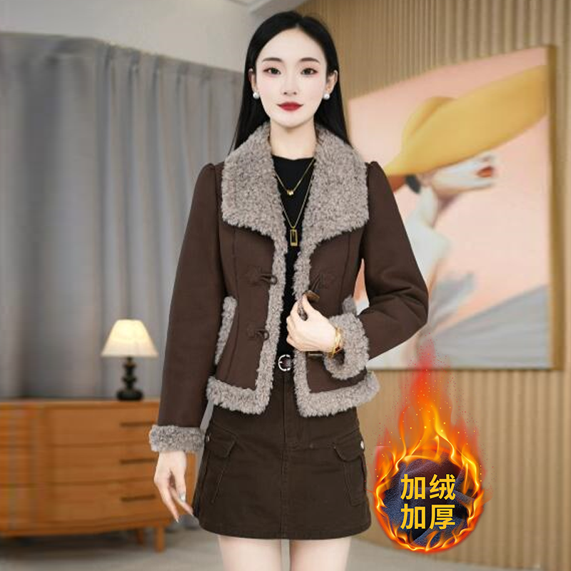 艾丝琪仿羊羔毛短款外套女2025新款显瘦加绒加厚小香风休闲上衣冬