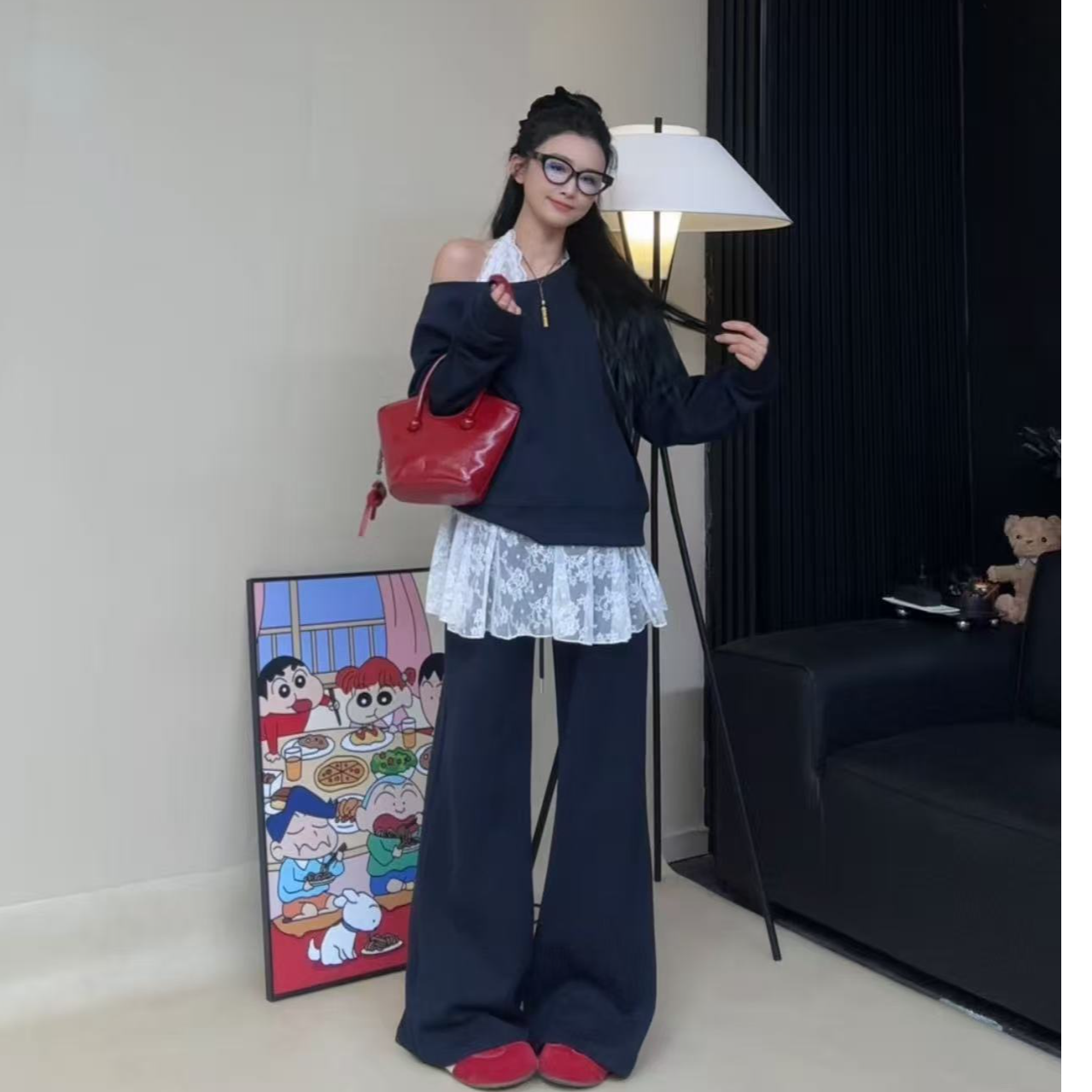 孕妇装2025秋季新款休闲时尚猪鼻扣蕾丝挂脖内搭斜肩卫衣三件套装