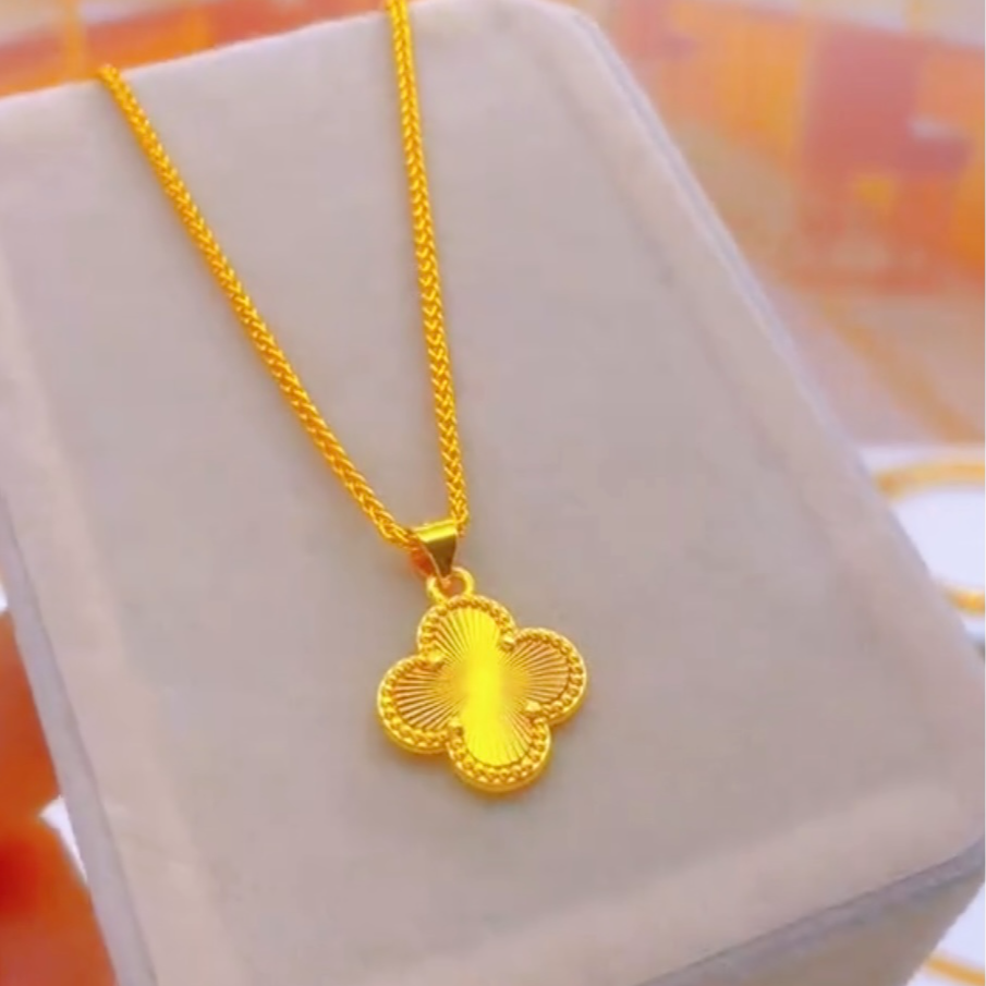 铜合金项链 轻奢精致四叶草项链女 金色四叶草锁骨链吊坠配肖邦链