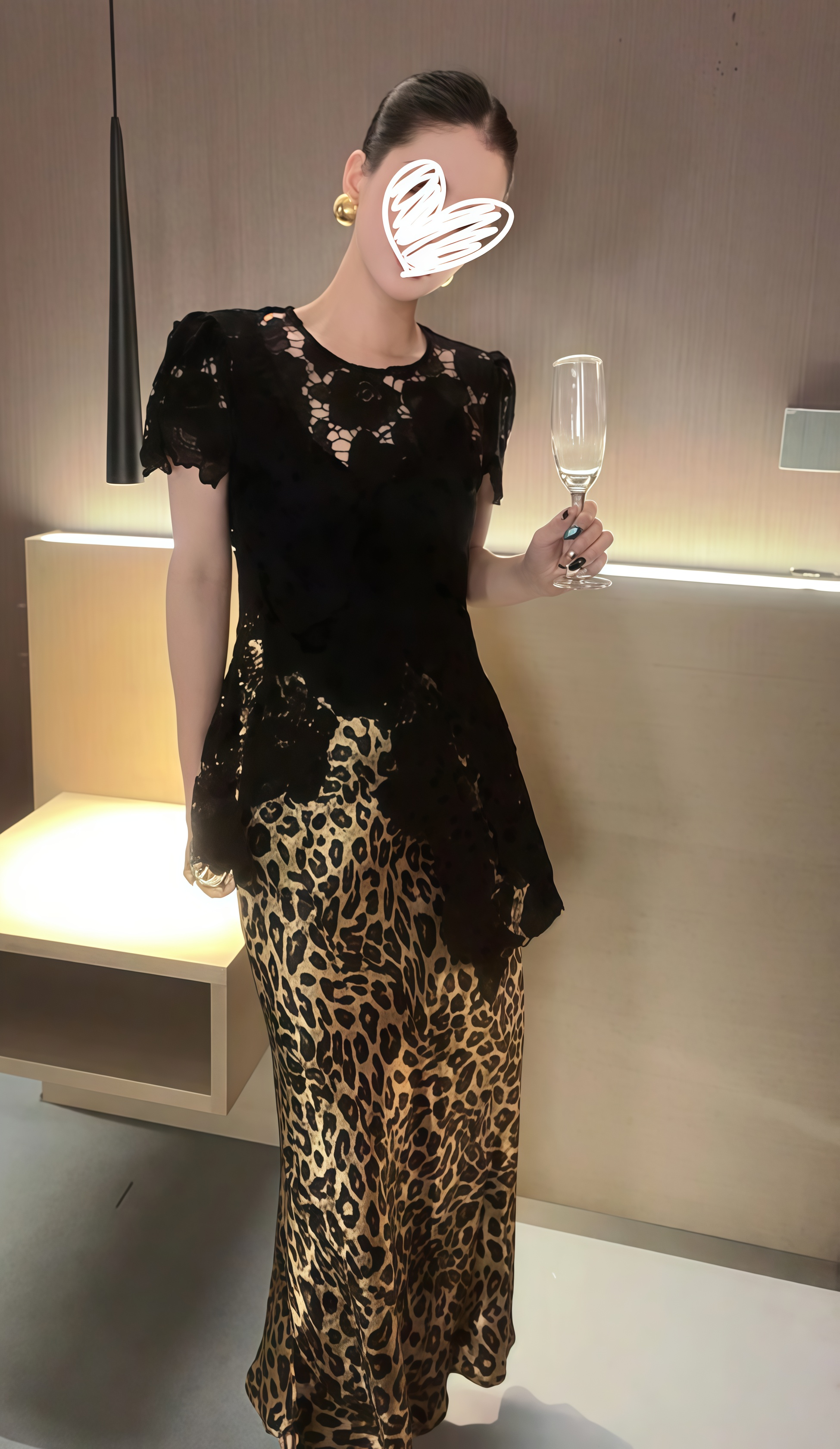 【春日繁花】2025早春新款蕾丝设计欧美风不规则镂空甜美女上衣8336