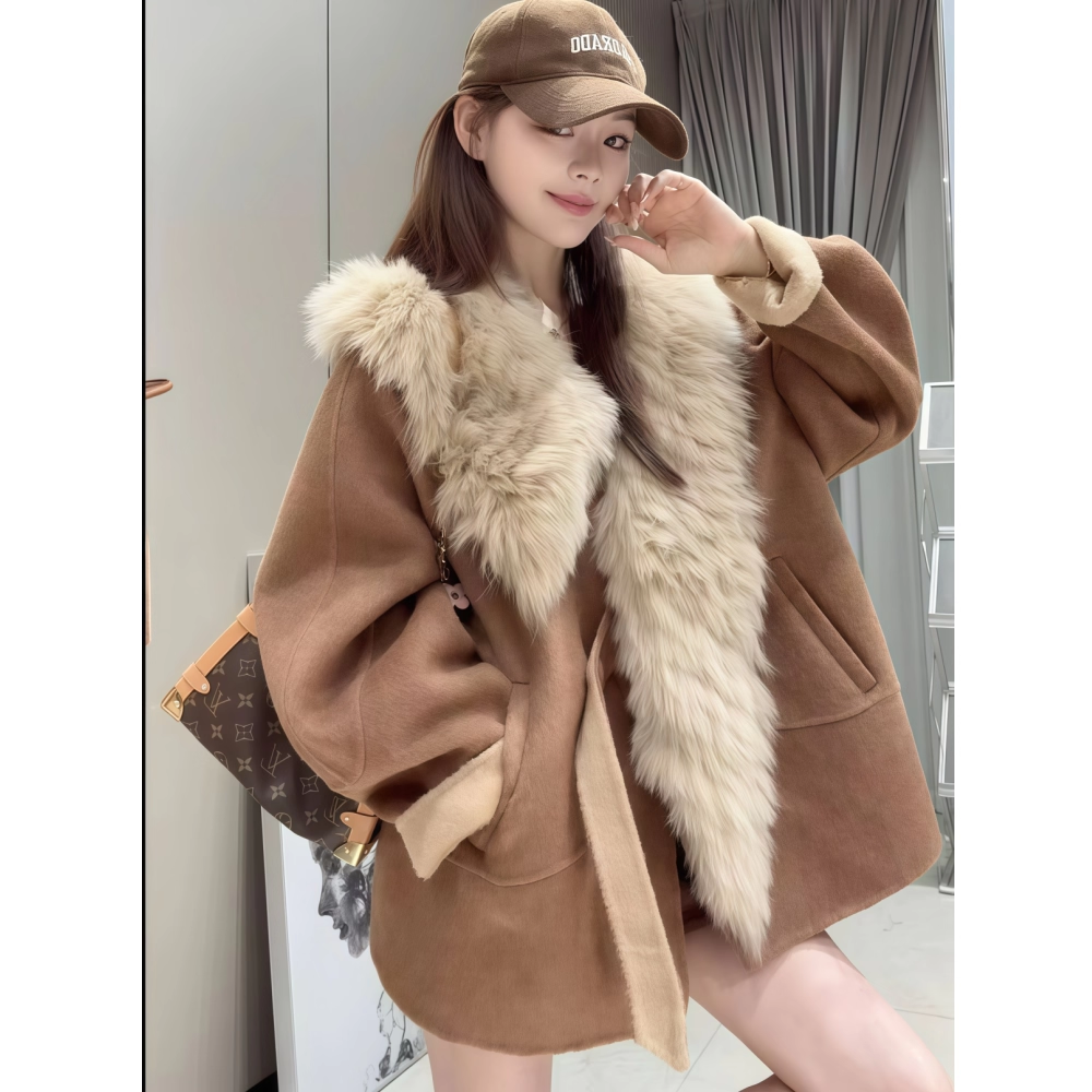 2025冬季新款韩系气质减龄赫本风纯色毛毛翻领直筒毛呢大衣外套女