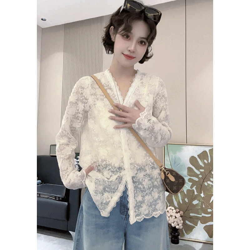 法式高级感蕾丝镂空V领长袖衬衫女2025春款宽松显瘦百搭打底衫