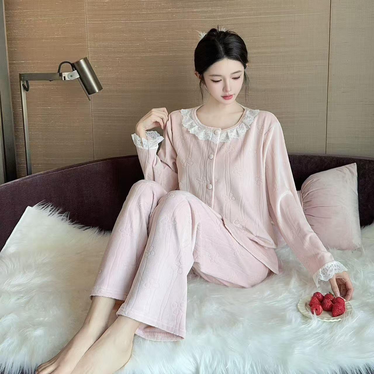 【花田物语】超柔海岛绒花卉家居服秋冬女士宽松长袖保暖套装