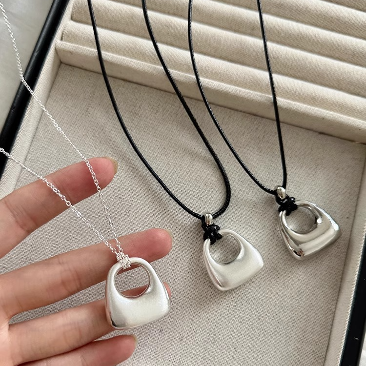 非金属皮质项链 银色几何拉丝包包吊坠项链女高级感锁骨链颈链女