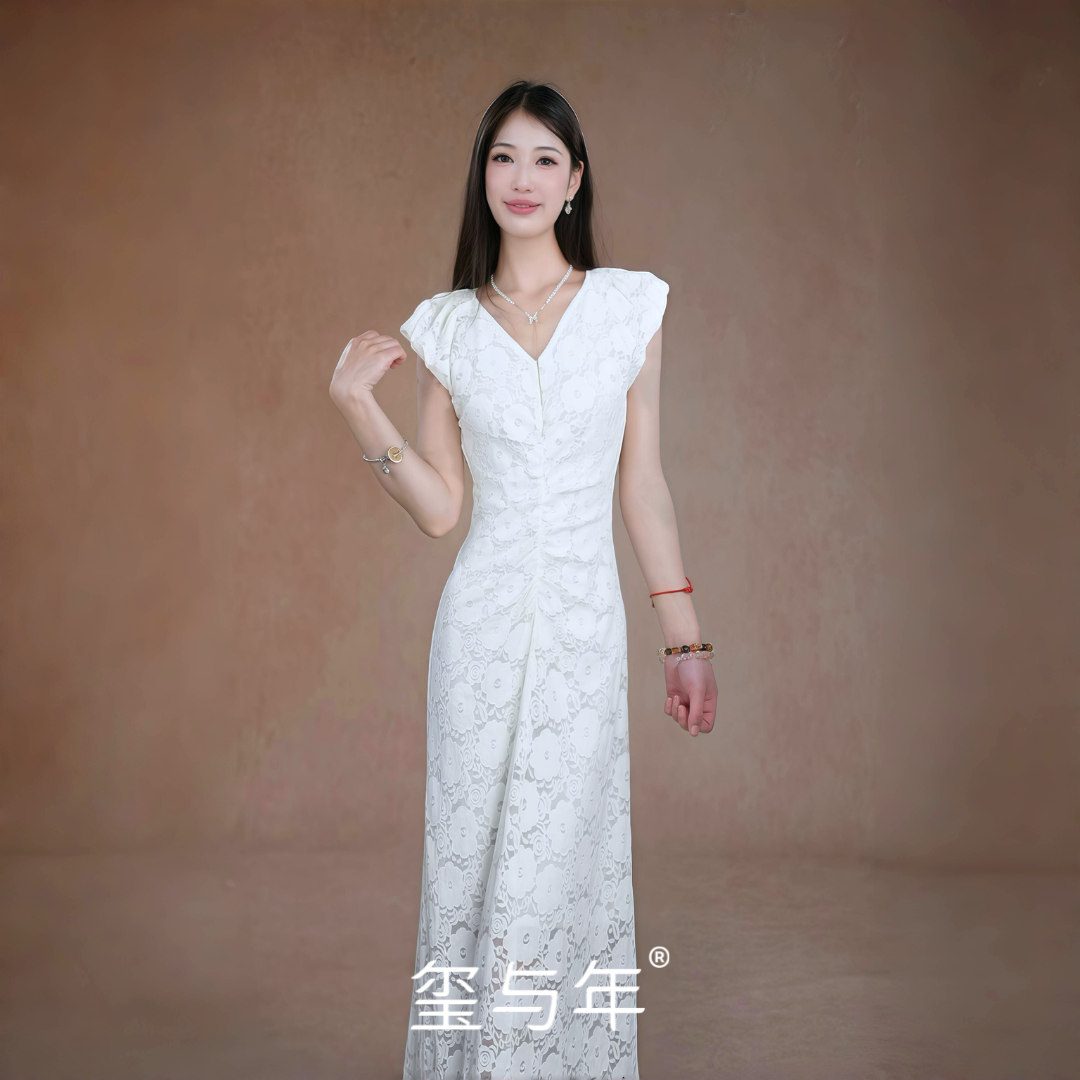 【闹姐推荐】法式老钱风蕾丝白色连衣裙洋气纯欲风慵懒感后妈裙长款