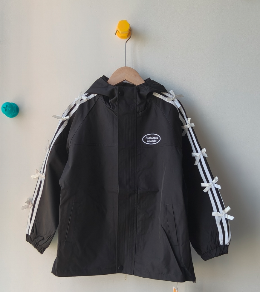 2025秋季新款女童中大童时尚休闲黑色蝴蝶结防风黑色外套