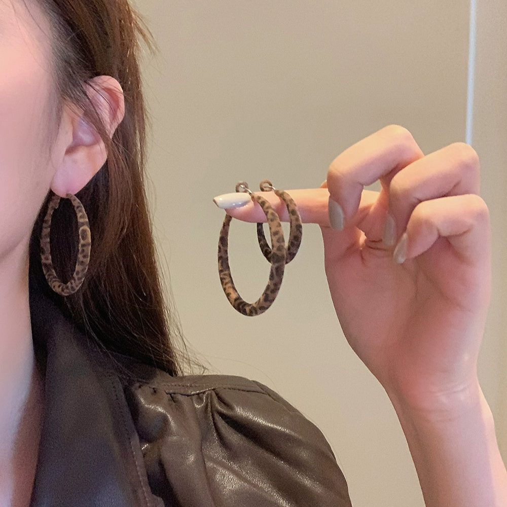 铜合金绒毛耳饰 秋冬复古轻奢植绒豹纹耳圈女气质港风耳环耳饰