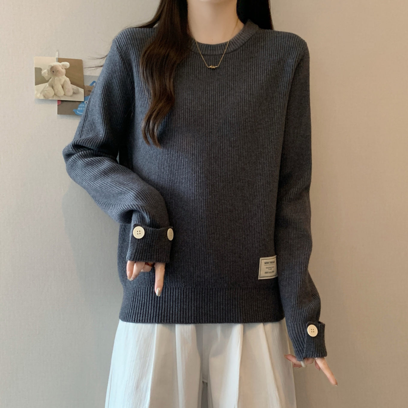 大码遮肚子纽扣长袖针织衫女秋冬微胖MM宽松显瘦百搭洋气打底毛衣