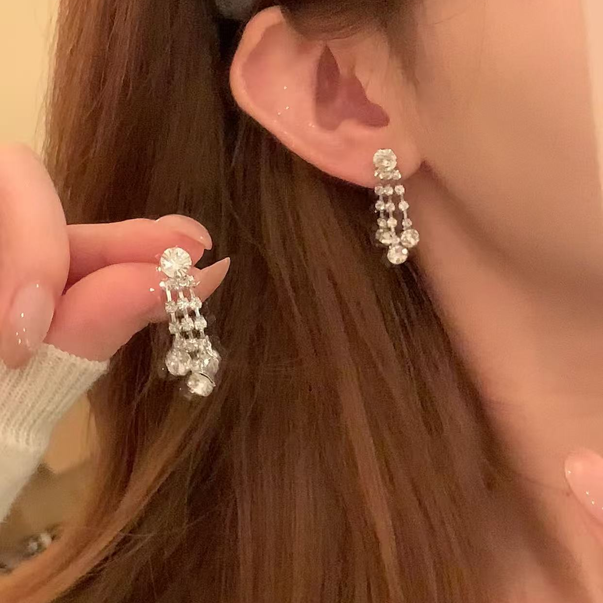 铜合金锆石耳饰 许妍同款精致爆闪锆石流苏耳环女轻奢耳针耳饰