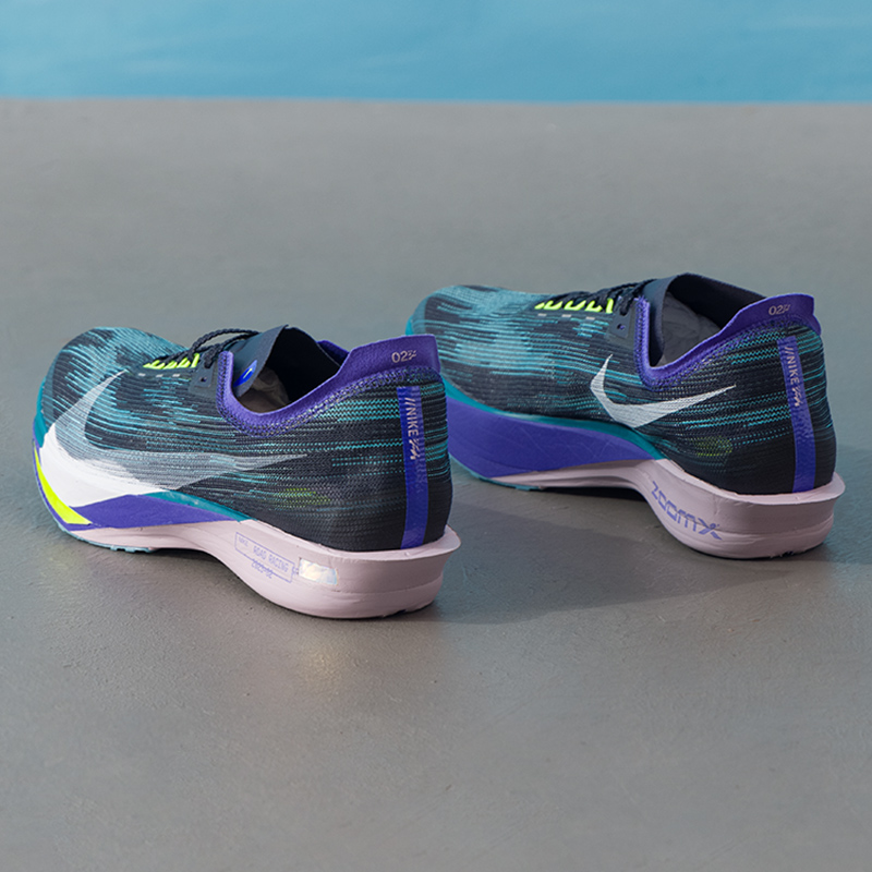 NIKE耐克男鞋ZOOMX STREAKFLY 2竞速缓震运动跑步鞋HF6416流光风