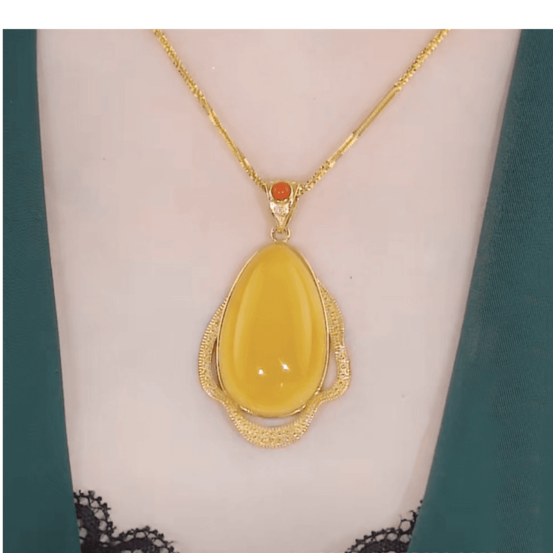 钛钢亚克力吊坠 项链精致吊坠时尚链子黄色高端气质轻奢饰品通勤