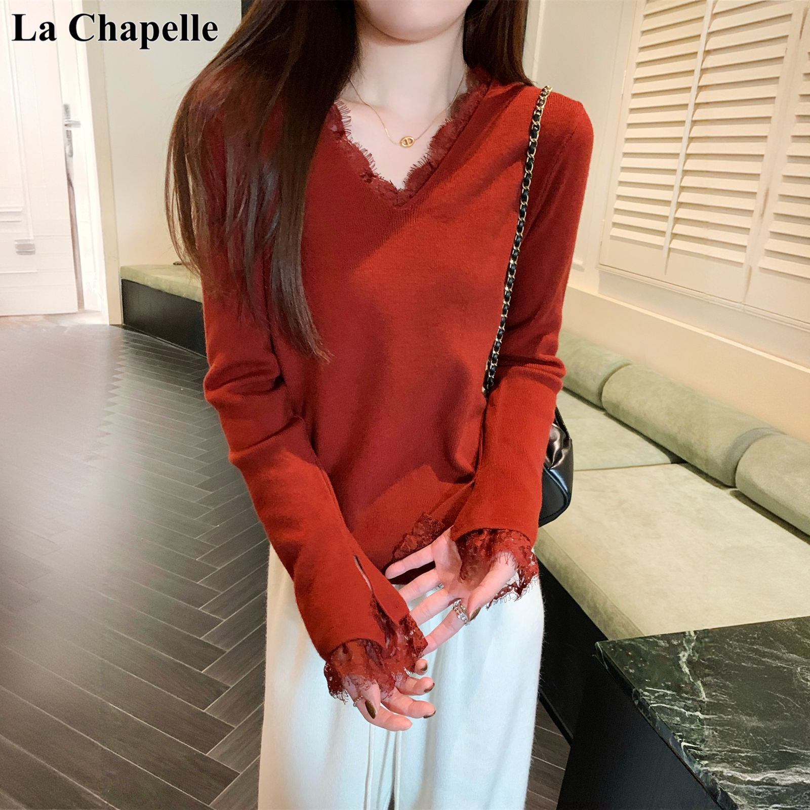 拉夏贝尔秋季韩版气质温柔v领上衣蕾丝拼接设计感针织衫长袖女装