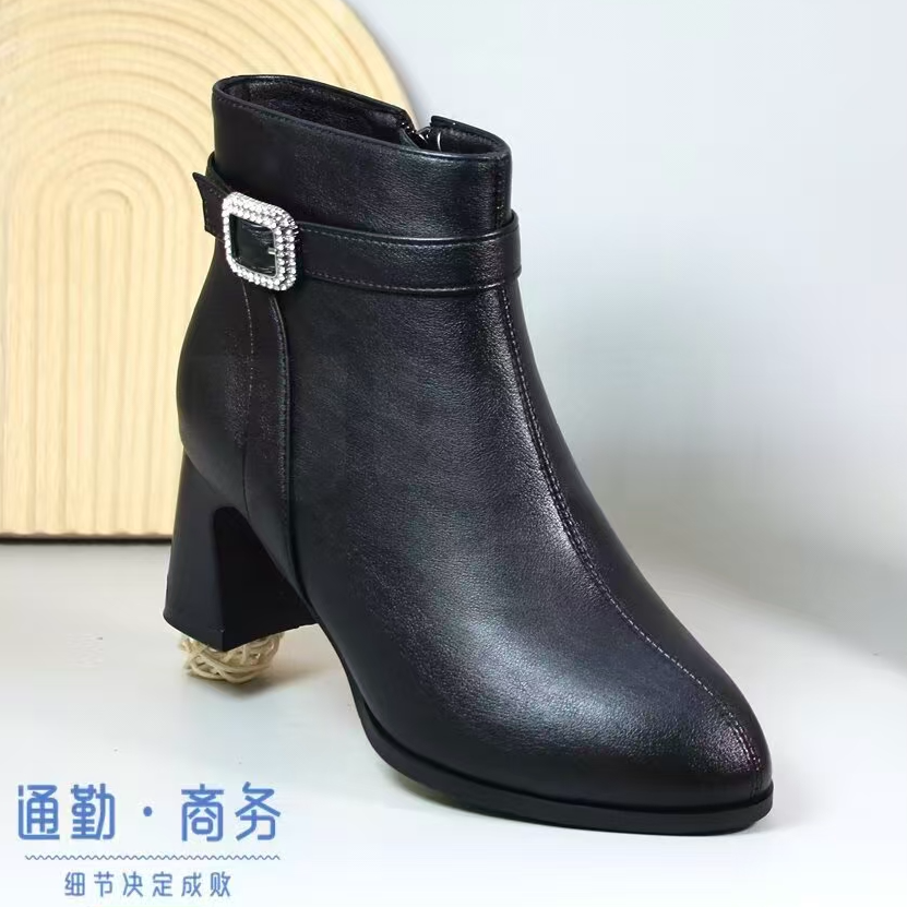 新款舒适圆头真皮高跟冬装商务休闲时尚高根女靴冬季秋冬