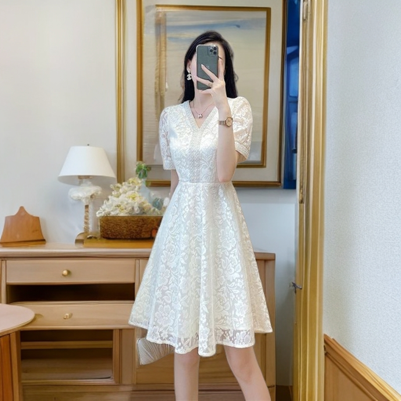 女装连衣裙蕾丝裙子女气质夏季法式收腰小个子时尚复古泡泡袖2025