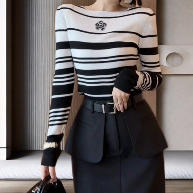 设计感山茶花高领条纹针织衫女2025新款秋冬时尚长袖气质洋气上衣