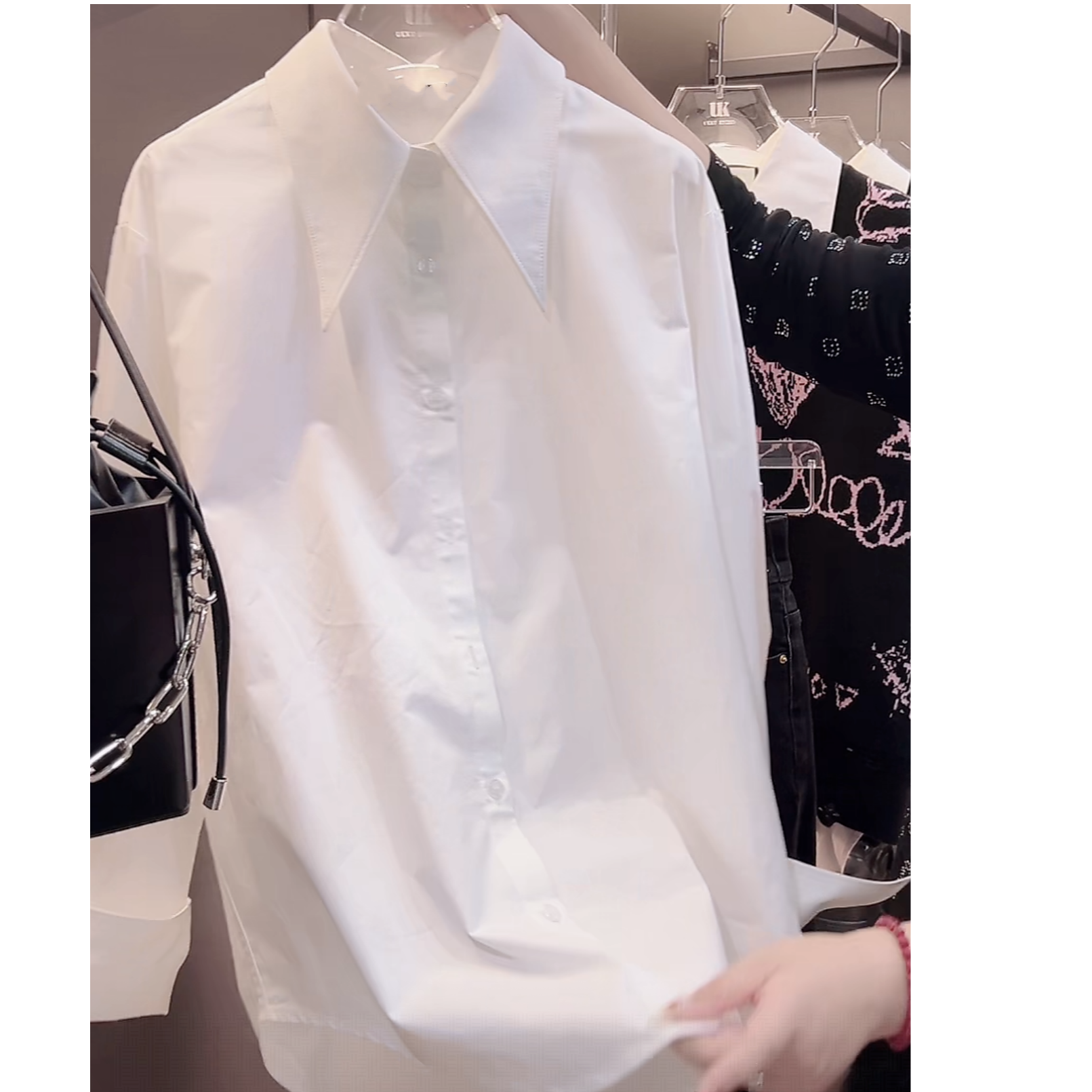 设计师自带珍珠的低调光泽和精致感白衬衫女秋冬新款翻领法式小衫